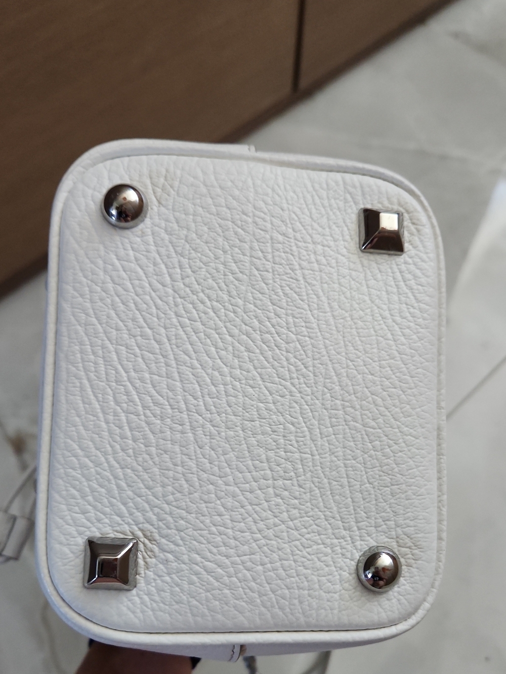 Maison Margiela Bucket Bag White Very Good Condition - Picture 6 of 7